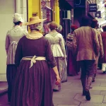 Les vêtements qui racontent une histoire : la mode à travers les âges