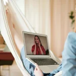 Combien de minutes de vidéo sont téléchargées sur YouTube chaque minute ?